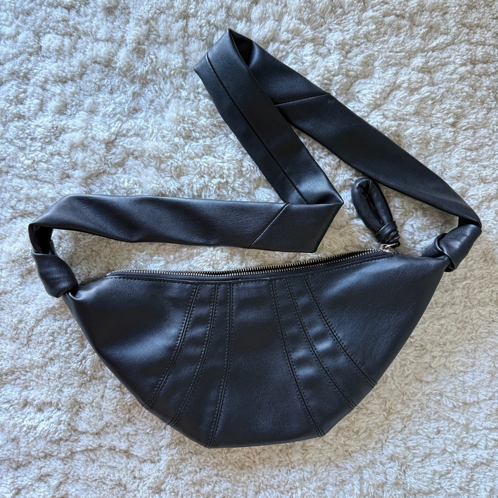 Lemaire small Croissant Bag black Leather